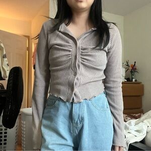 beige brown ribbed ruched button up top with lettuce trim size xs